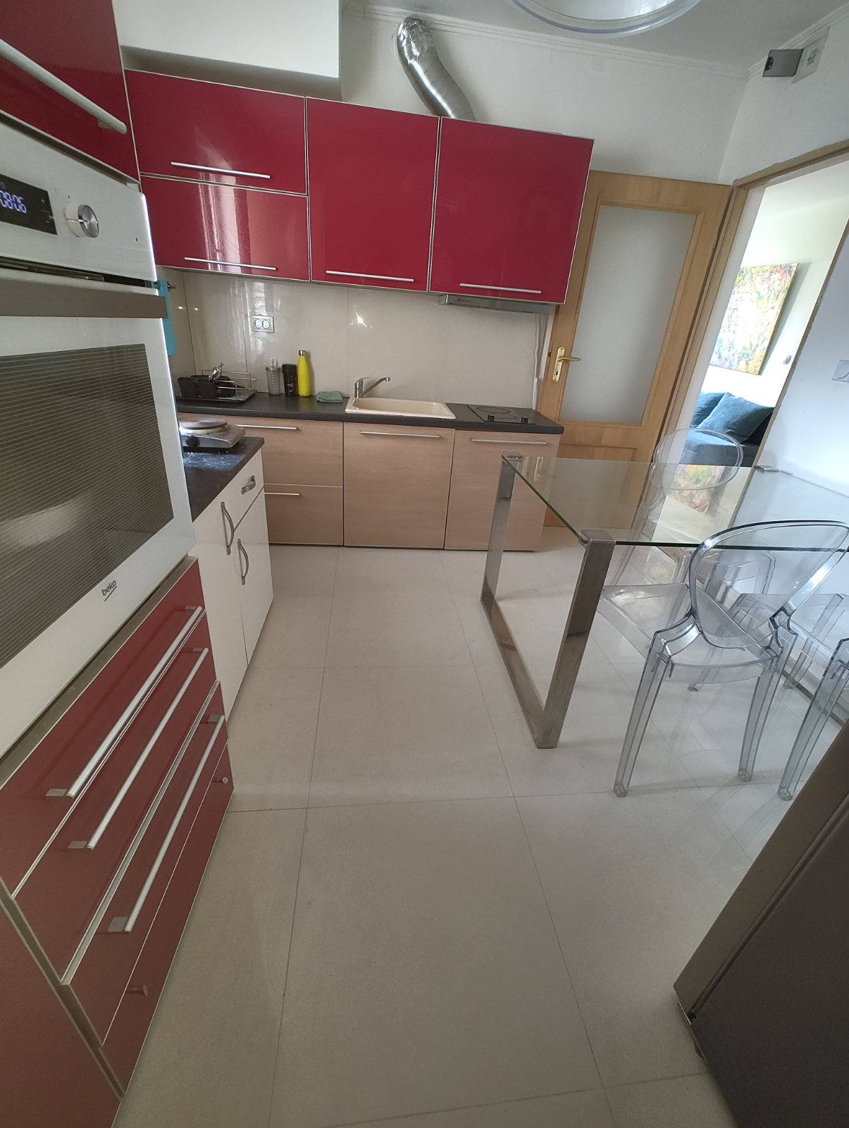 Апартамент с 4 спални, напълно обзаведен етаж от къща