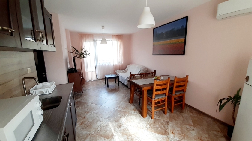 Тристаен апартамент под наем до Общината