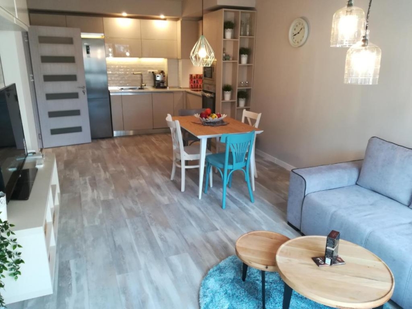 Луксозно обзаведен апартамент под наем в модерна сграда с асансьор!