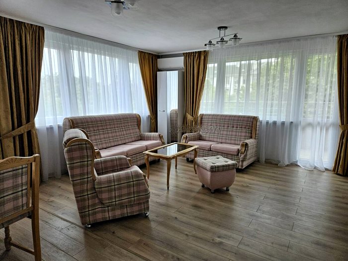 Обзаведен тристаен апартамент на метри от МУ-Варна!