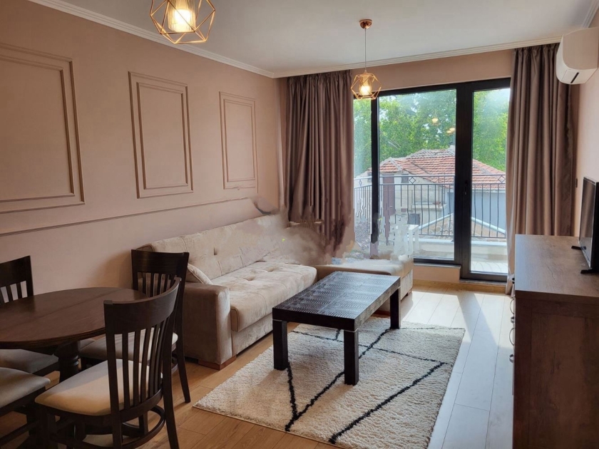 Двустаен апартамент близо до МУ